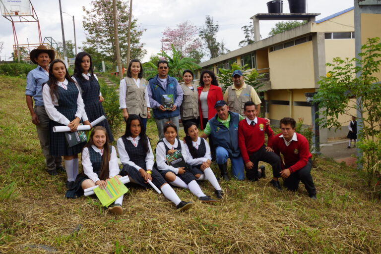 Instituciones Educativas apadrinan árboles